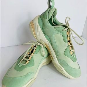 Women’s Puma Thunder Desert Casual/Athletic shoes